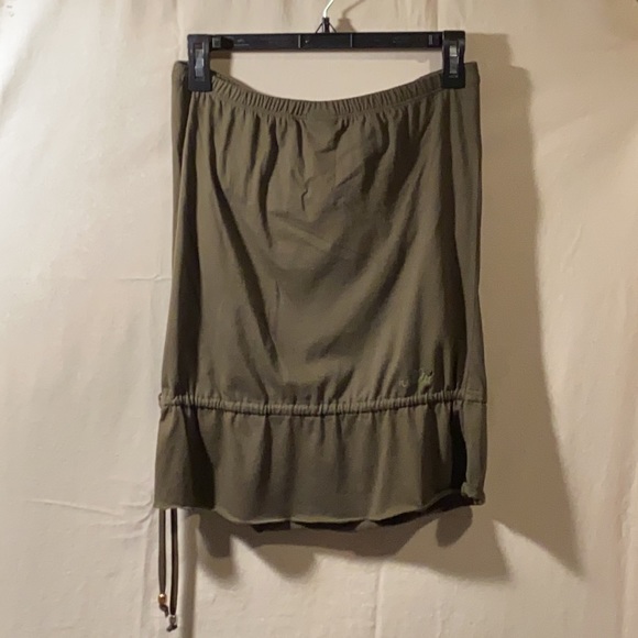 Cute, long halter top w/ built in bralette. - Picture 6 of 10